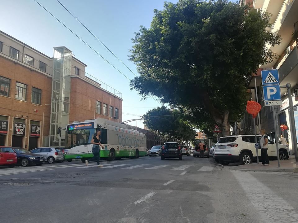 Cagliari, prostitute e pericoli nel viale Trieste abbandonato: “Zedda, la criminalità è in aumento”