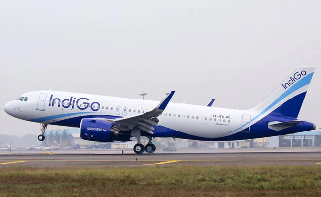 Ubriaco entra nella cabina di pilotaggio durante il volo: “Devo caricarmi il cellulare”