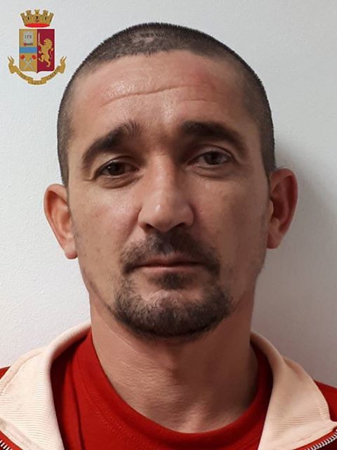 Cagliari, preso dai Falchi uno spacciatore rumeno: in casa aveva anche tre coltelli e undici cartucce
