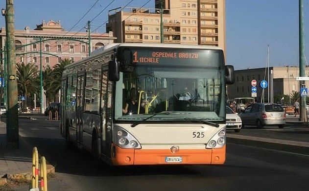Cagliari, presi provvedimenti per il controllore del Ctm che ha detto “una passara ‘e Salvini” a un passeggero straniero