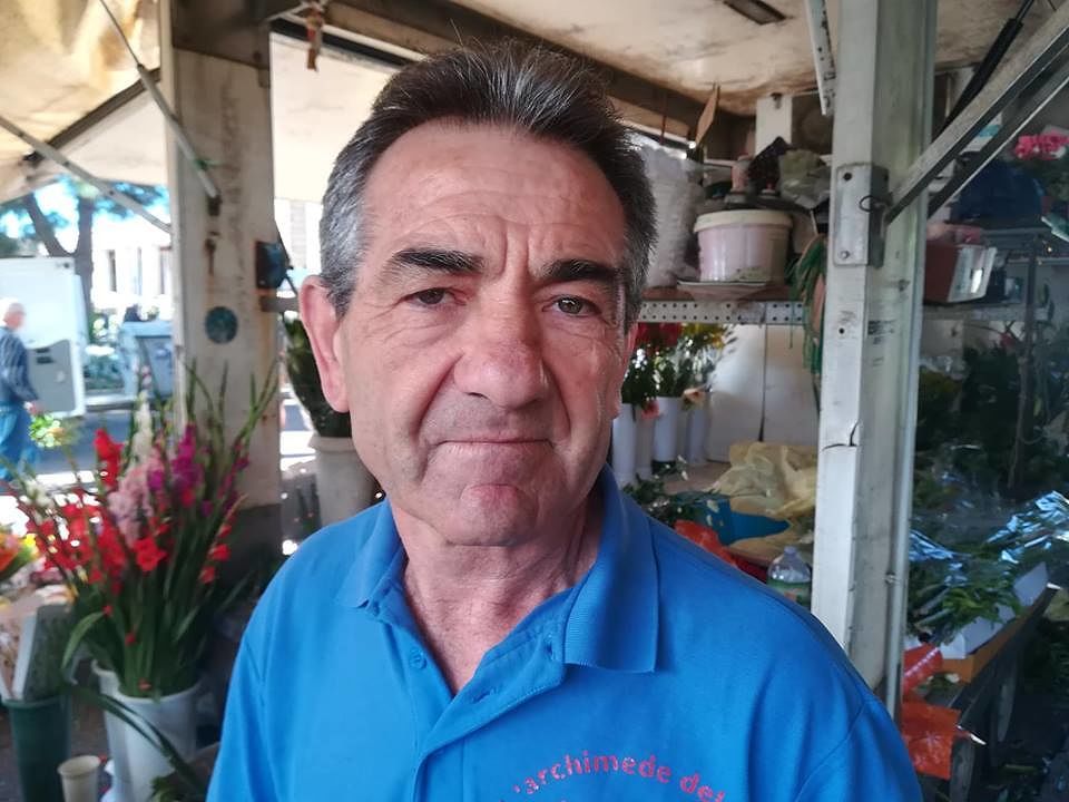 Cagliari, la disperazione del fioraio Domenico: “Affari in calo del 60% per colpa del Comune”