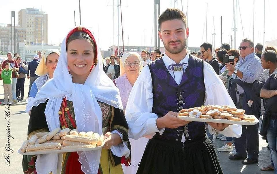 InvitaS a Cagliari, maxi parata con 200 figuranti e ottanta chili di dolci gratis per tutti