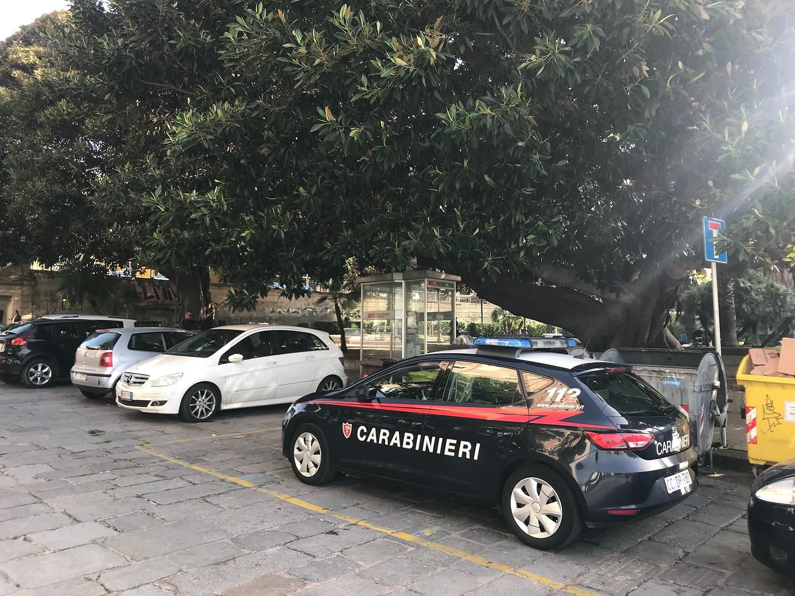 Cagliari, straniero accoltellato in piazza Amendola: è grave