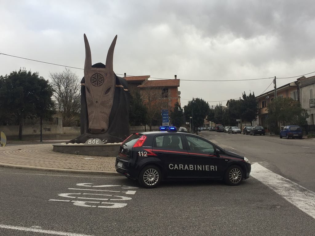 Vandali in azione a Ottana: devastano la scuola elementare