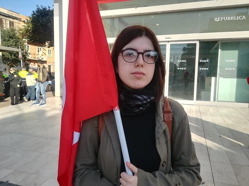Federica, comunista di Cagliari: “Dal Governo xenofobia e repressione, no ai poliziotti a scuola”