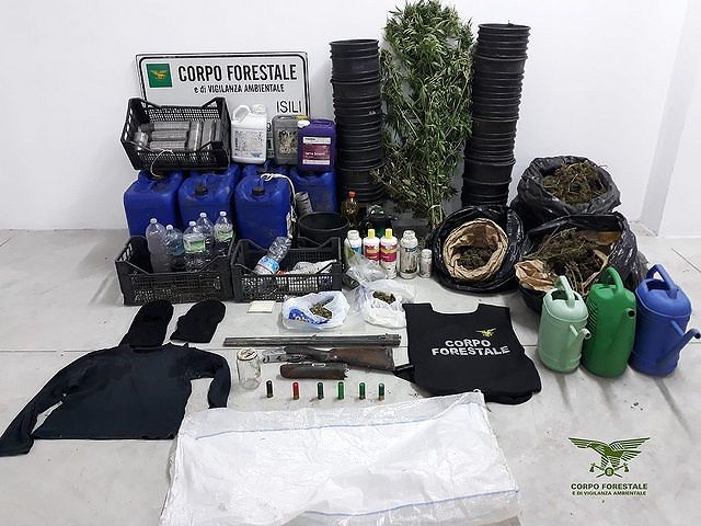 Caccia grossa a Escalaplano con armi rubate e clandestine: arrestati 2 pregiudicati