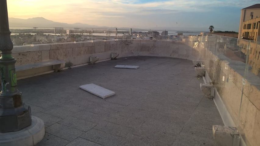 Bastione horror a Cagliari: i vandali continuano a colpire nell’assenza di telecamere