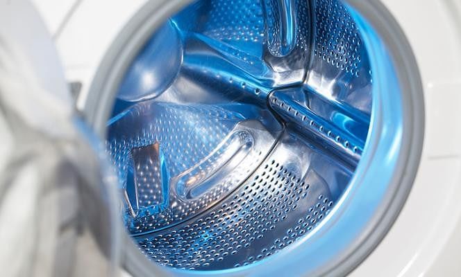 Il malloppo? Nella lavatrice. Un nascondiglio improbabile di 350mila euro
