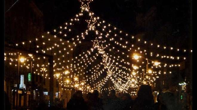 Cagliari, Natale in periferia: arrivano le luminarie in via Is Mirrionis e viale Sant’Avendrace