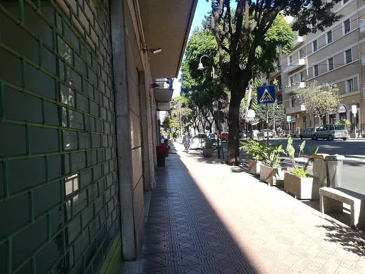 Cagliari, commercio moribondo in via Dante: “Aprire solo negozi di cibo è folle e inutile”