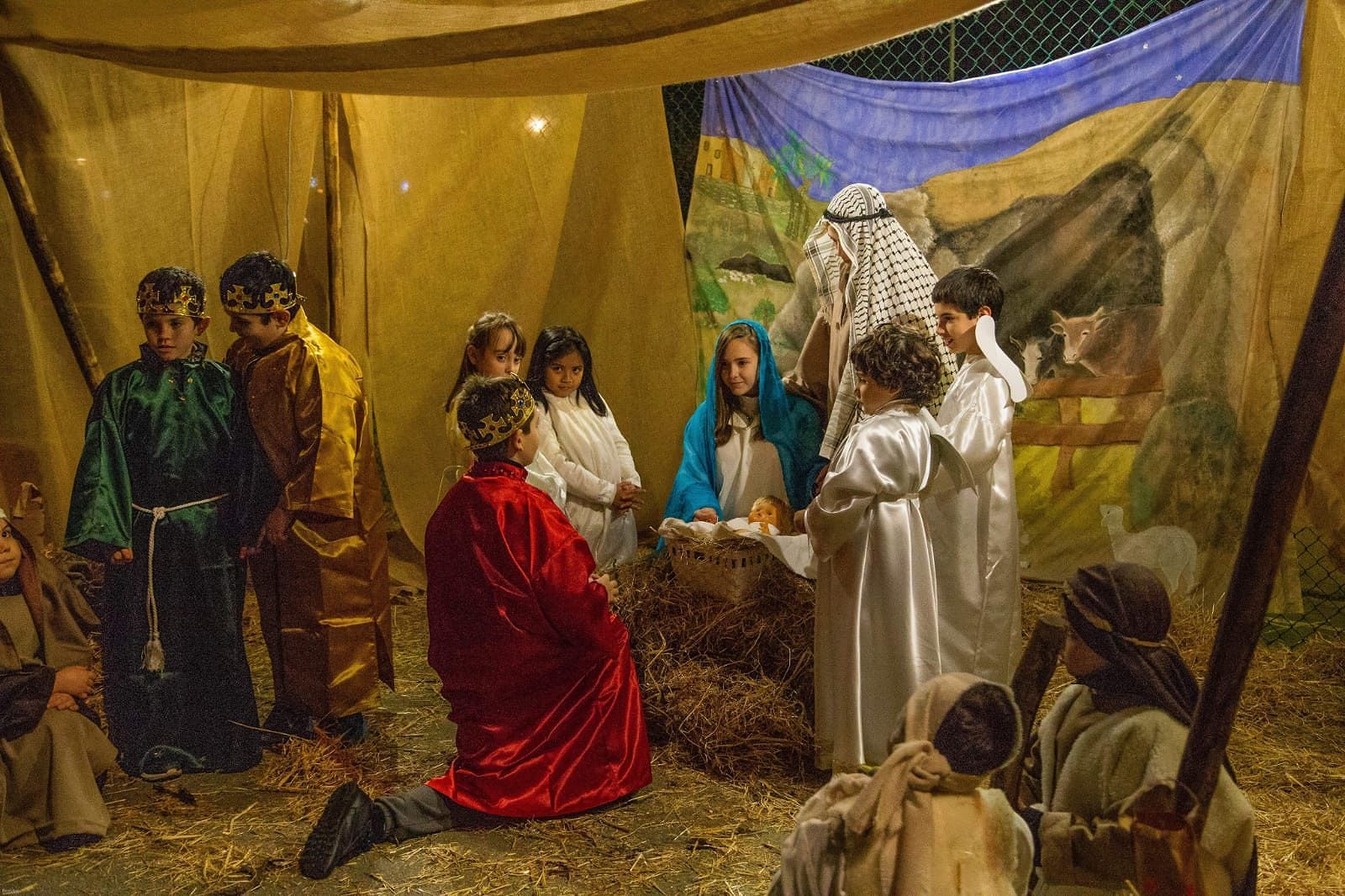 A Cagliari ritorna il presepe vivente in piazza Giovanni XXIII: protagonisti centinaia di ragazzi