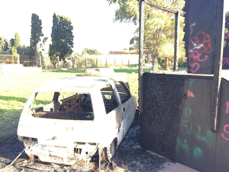 Cagliari, tragedia sfiorata a Sant’Elia: “Ladro ruba un’auto e rischia di travolgere una famiglia”
