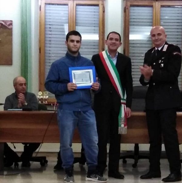 Salvò due giovani che rischiavano di annegare: premiato studente eroe a Quartu