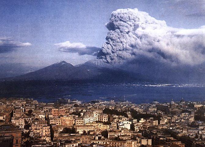 Vesuvio, se erutta il vulcano 25 mila pompeiani trasferiti in Sardegna