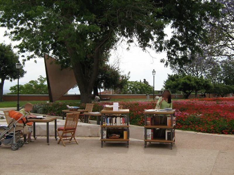 Cagliari, ritornano i quotidiani gratis ai Giardini Pubblici: “Scusate, problema tecnico”