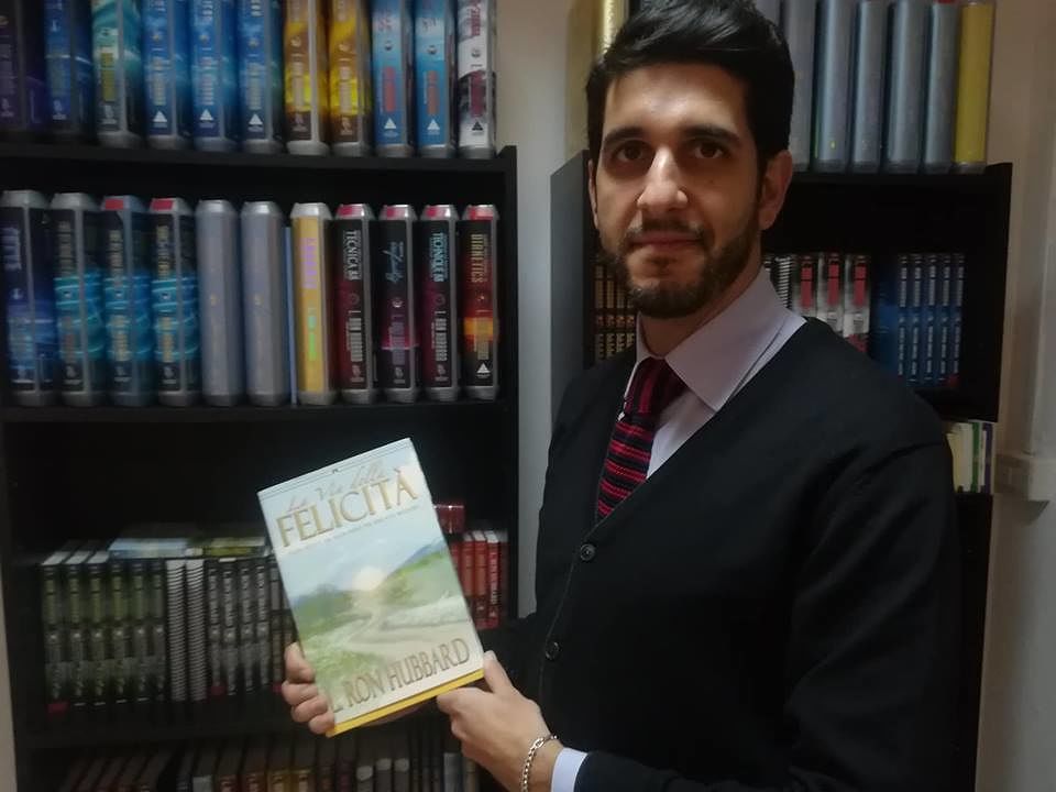 Scientology, a Cagliari 150 fedeli: “Basta bugie, non siamo una setta. Soldi? Solo offerte”
