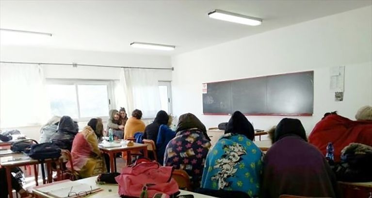 Quartu, scuola elementare senza riscaldamento: bimbi al gelo e mamme e papà in rivolta