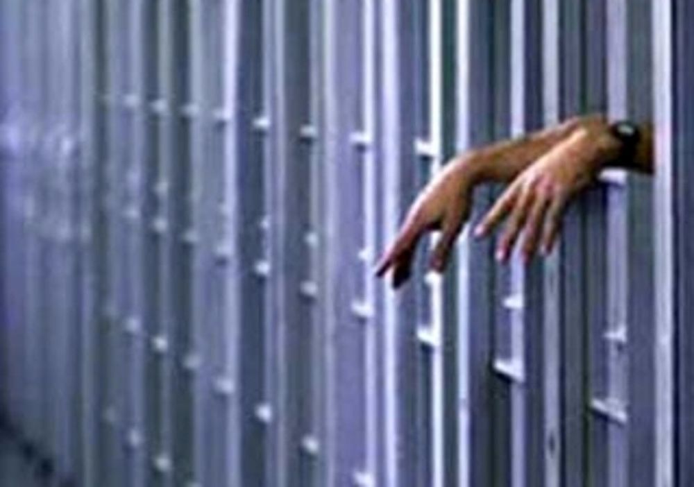 Violenza nel carcere di Uta, detenuto aggredisce un poliziotto: 5 giorni di cure