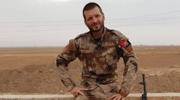 L’Isis: “Abbiamo ucciso Lorenzo Orsetti, un crociato italiano”: combatteva con i curdi nella guerra in Siria