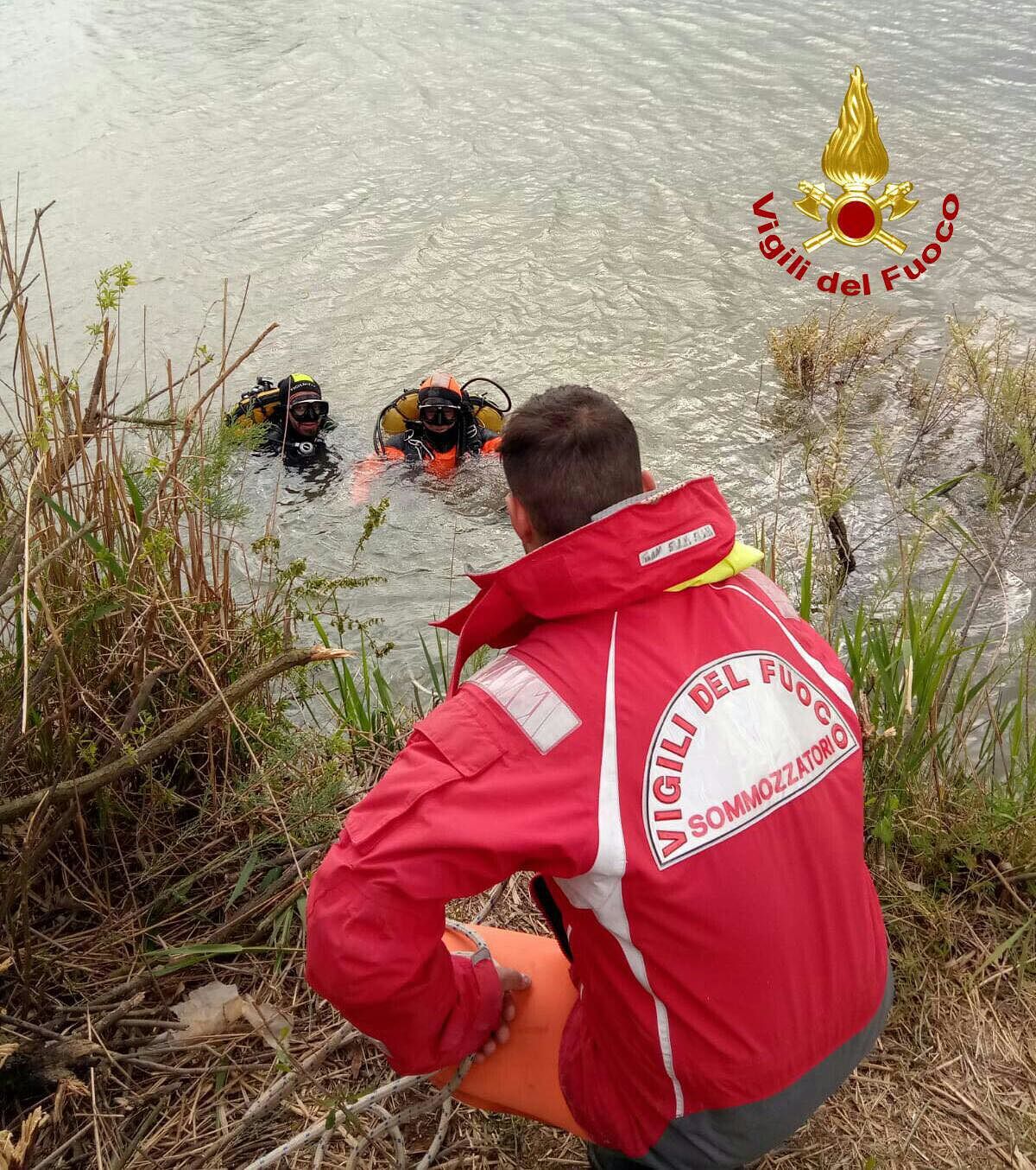 Si cerca il corpo della piccola Esperanza nel Rio Cixerri: sommozzatori al lavoro