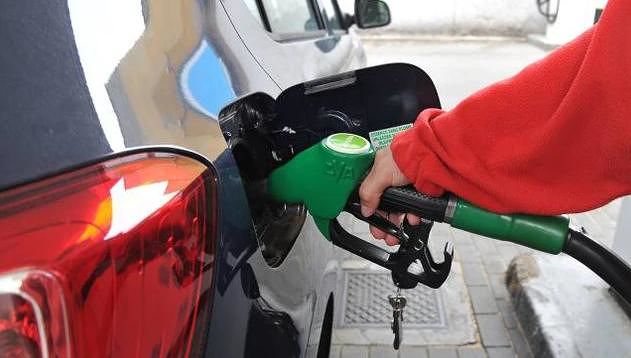 Benzina, maxi stangata per il ponte del primo maggio: sino a 2 euro al litro