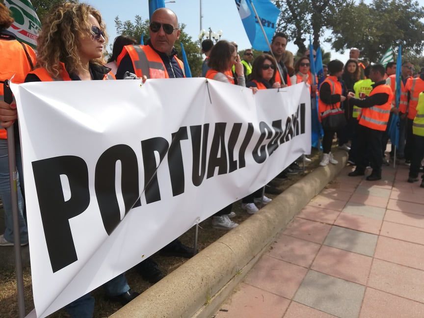 Crisi nera al Porto Canale di Cagliari: “Incertezza sulla sorte dei lavoratori, cosa faranno Cict e Conship?”