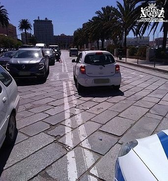 Cagliari, tamponamento sulle strisce in via Roma: ferita una donna
