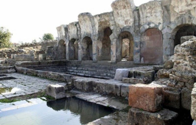 Fordongianus, choc alle terme: pentole lavate col detersivo dagli abitanti davanti ai turisti