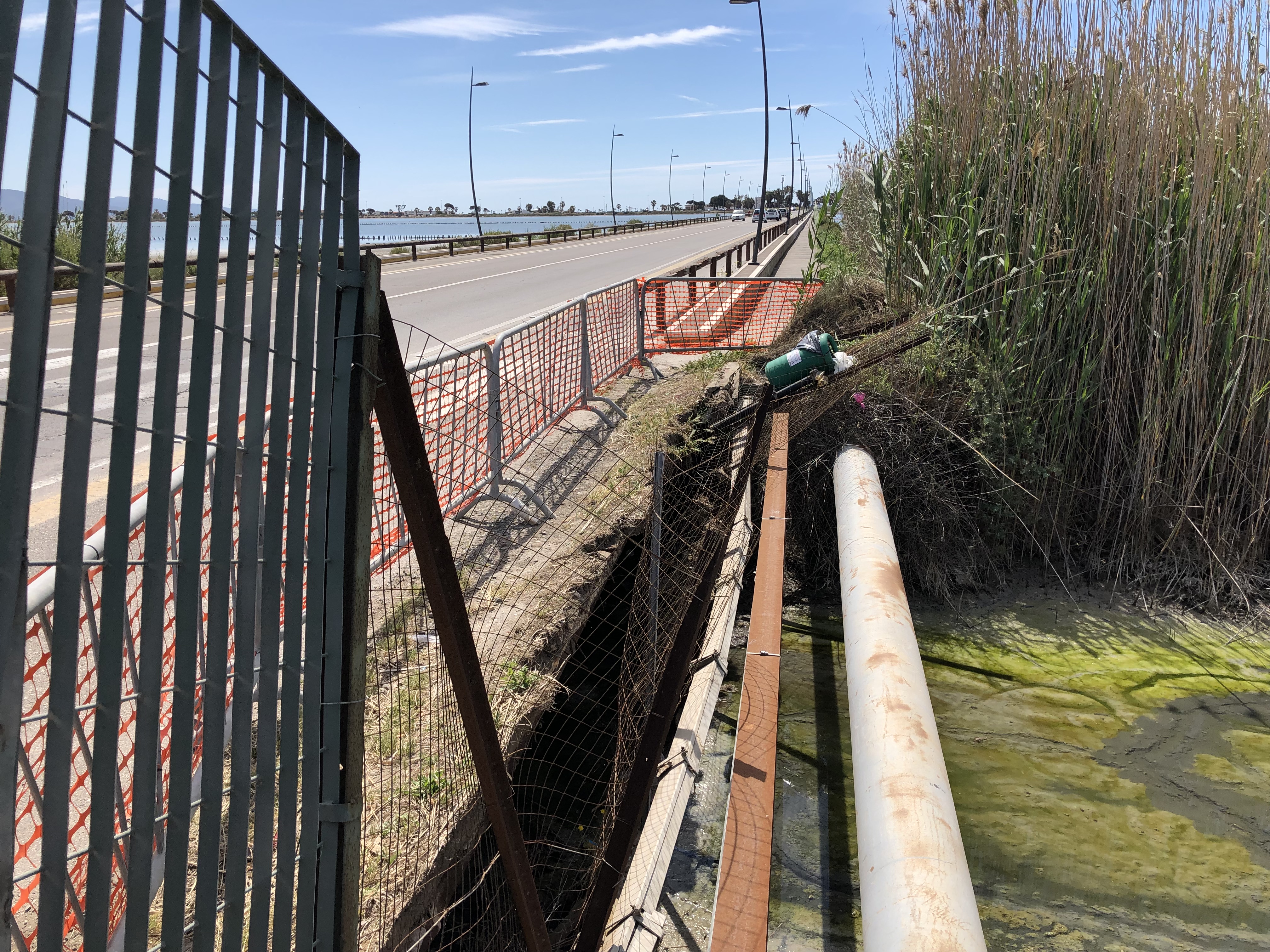 Quartu, la svolta pedonale: chiusura totale al traffico del lungosaline di viale Colombo, “rischio crolli”