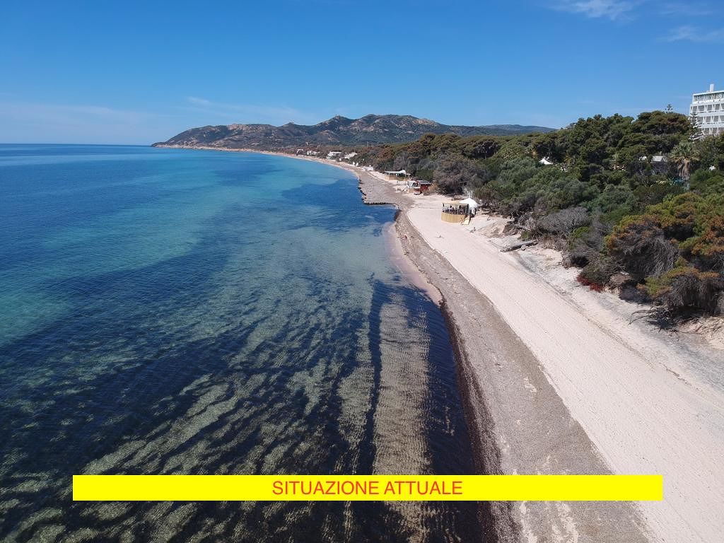 Pula, emergenza alghe a Santa Margherita: “Spese ingenti per liberare la spiaggia, ma ce la faremo”