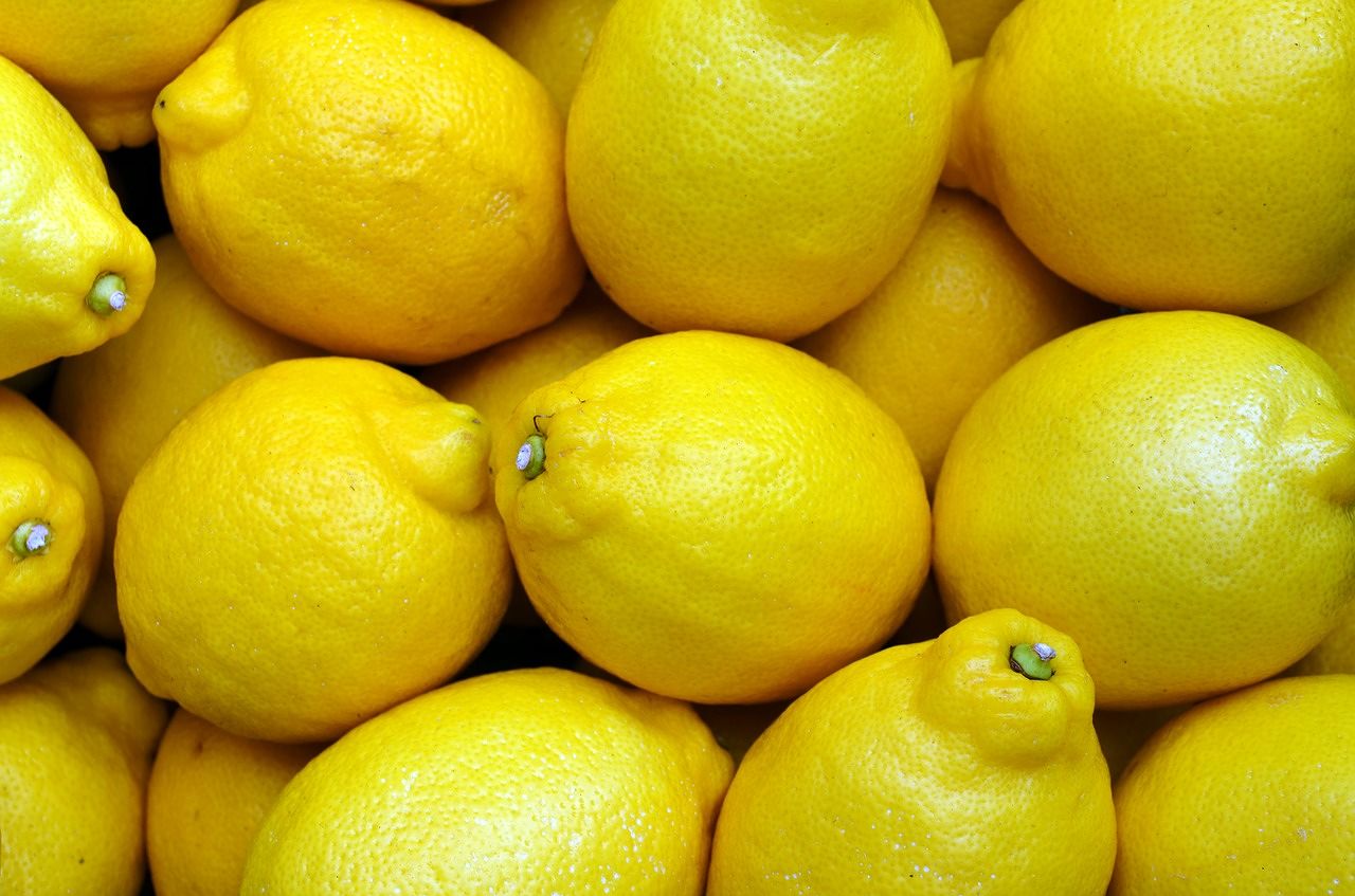 Capoterra, rubano persino i limoni regalati e poggiati in strada: “Ma la persona è stata vista”