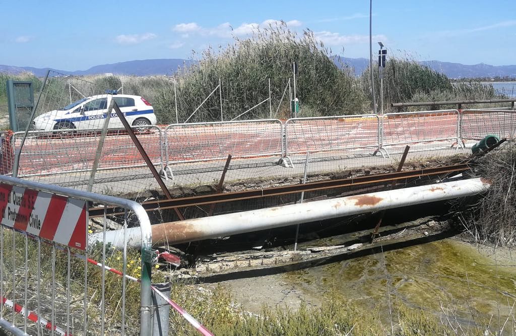 Quartu, alt al traffico nel lungosaline di viale Colombo per un ponticello a rischio: “Due anni di lavori”