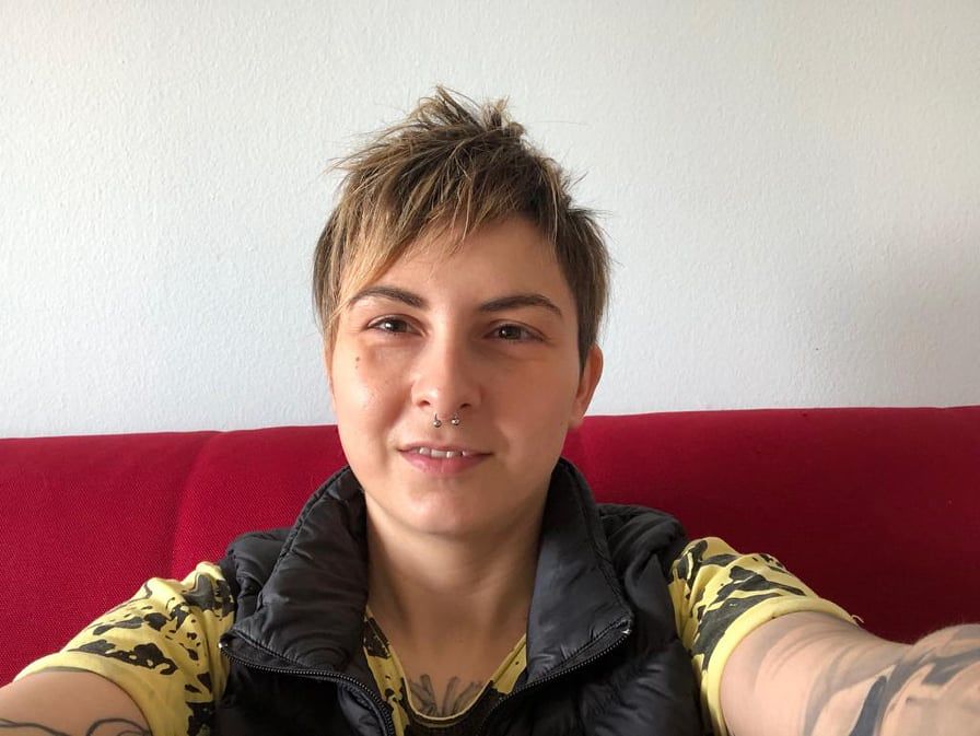 Sara di Cagliari: “Faccio la cameriera e non critico chi fa altri lavori, ho il mio stipendio e sono felice”
