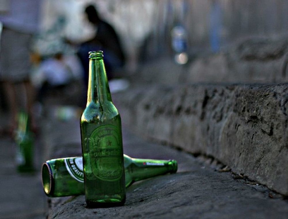 Ateneika a Cagliari, vietata la vendita di bevande da asporto