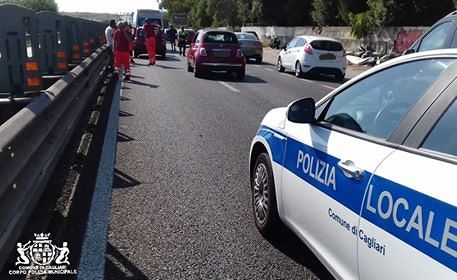 Maxi tamponamento sulla 131 a Cagliari: 3 auto coinvolte, ferita una ragazza