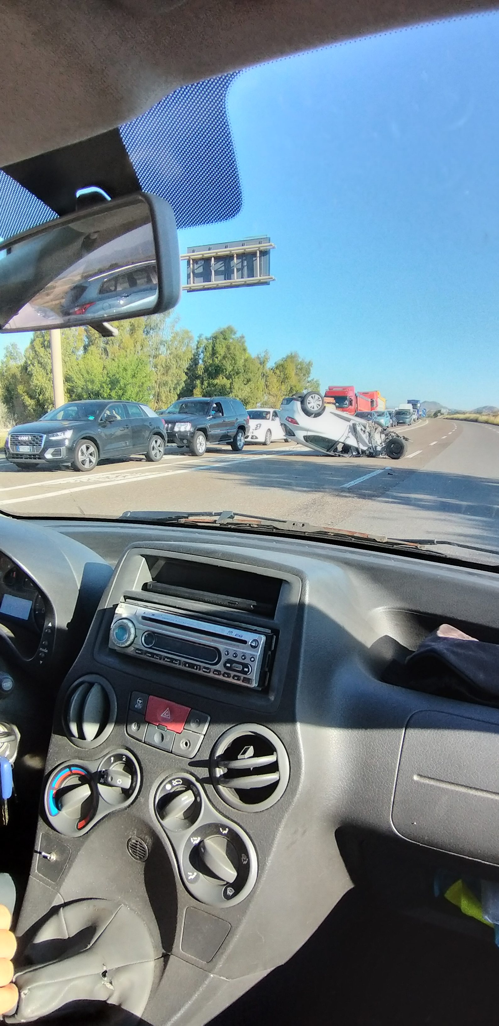 Scontro tra cinque auto sulla Ss 131, traffico bloccato a Nuraminis