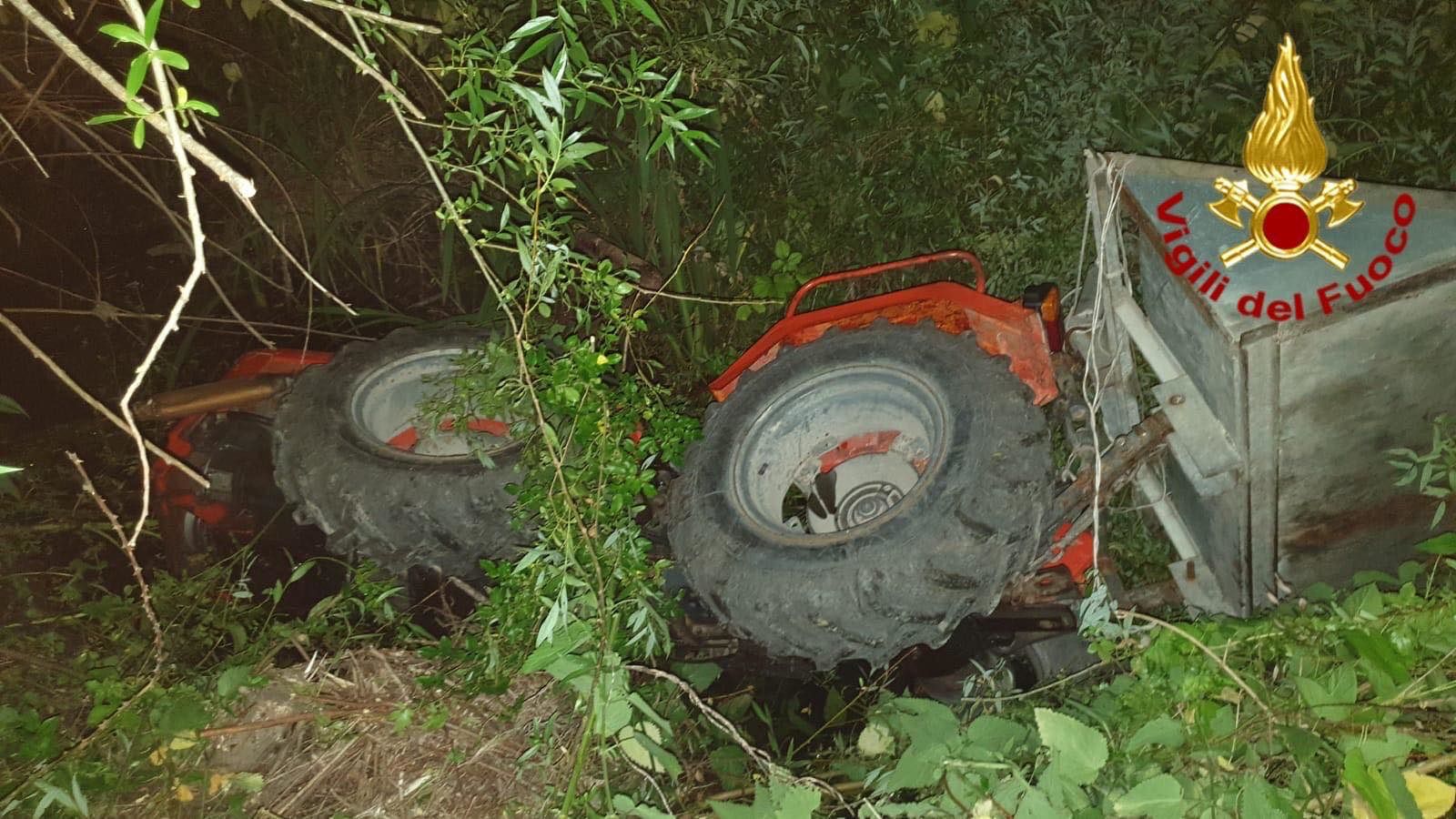 Sassari, tragedia sulla SP8: trattore si ribalta, agricoltore muore schiacciato dal mezzo