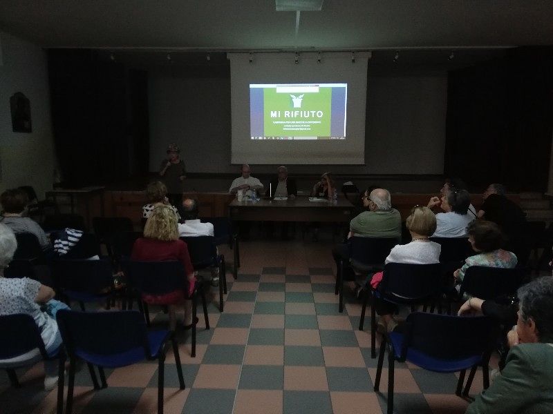 Cagliari, cittadini arrabbiati contro il porta a porta: “Siamo tartassati e tutta la città è allo sfascio”