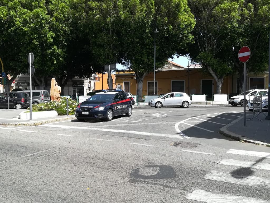 Pirri, scappano all’alba al controllo e poi minacciano i carabinieri: doppio arresto a Cagliari