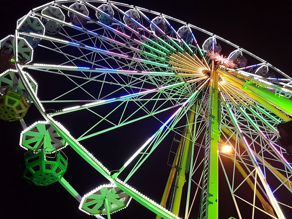 Cagliari, porto “aperto” anche di notte con la mega ruota panoramica: luci e colori sino alle 2