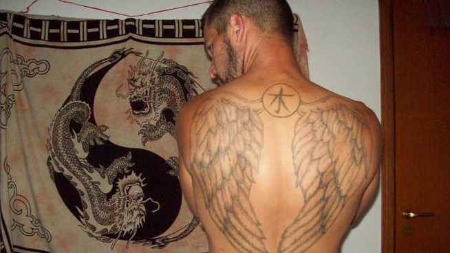 Donna precipita nel vuoto per sfuggire alla furia del fidanzato: Giacomo Oldrati colpisce ancora