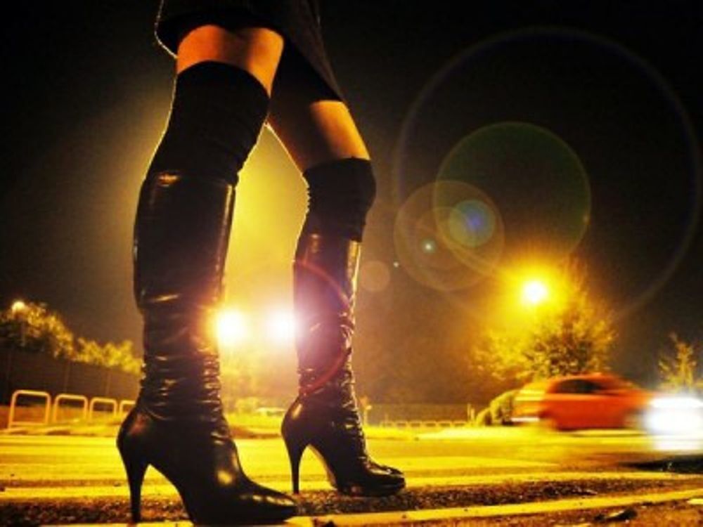 Cagliari, viene rifiutato da due prostitute: marocchino le rapina con un coltello