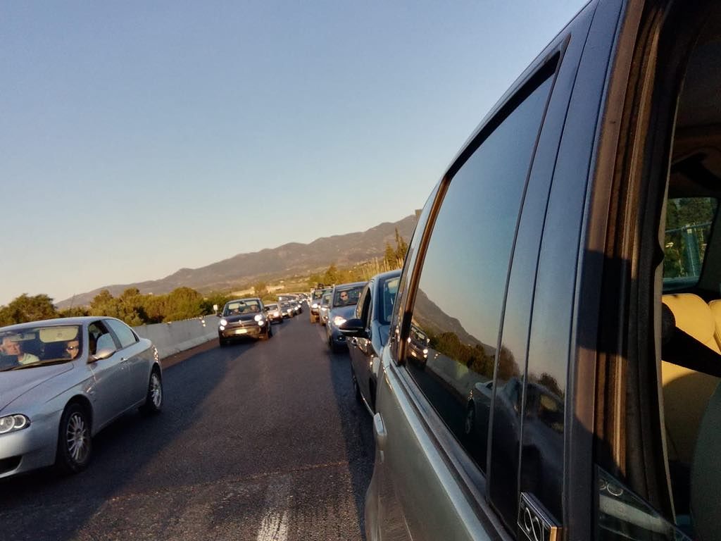 “Villasimius-Cagliari, due ore per tornare a casa”: arriva il caldo e torna l’emergenza traffico