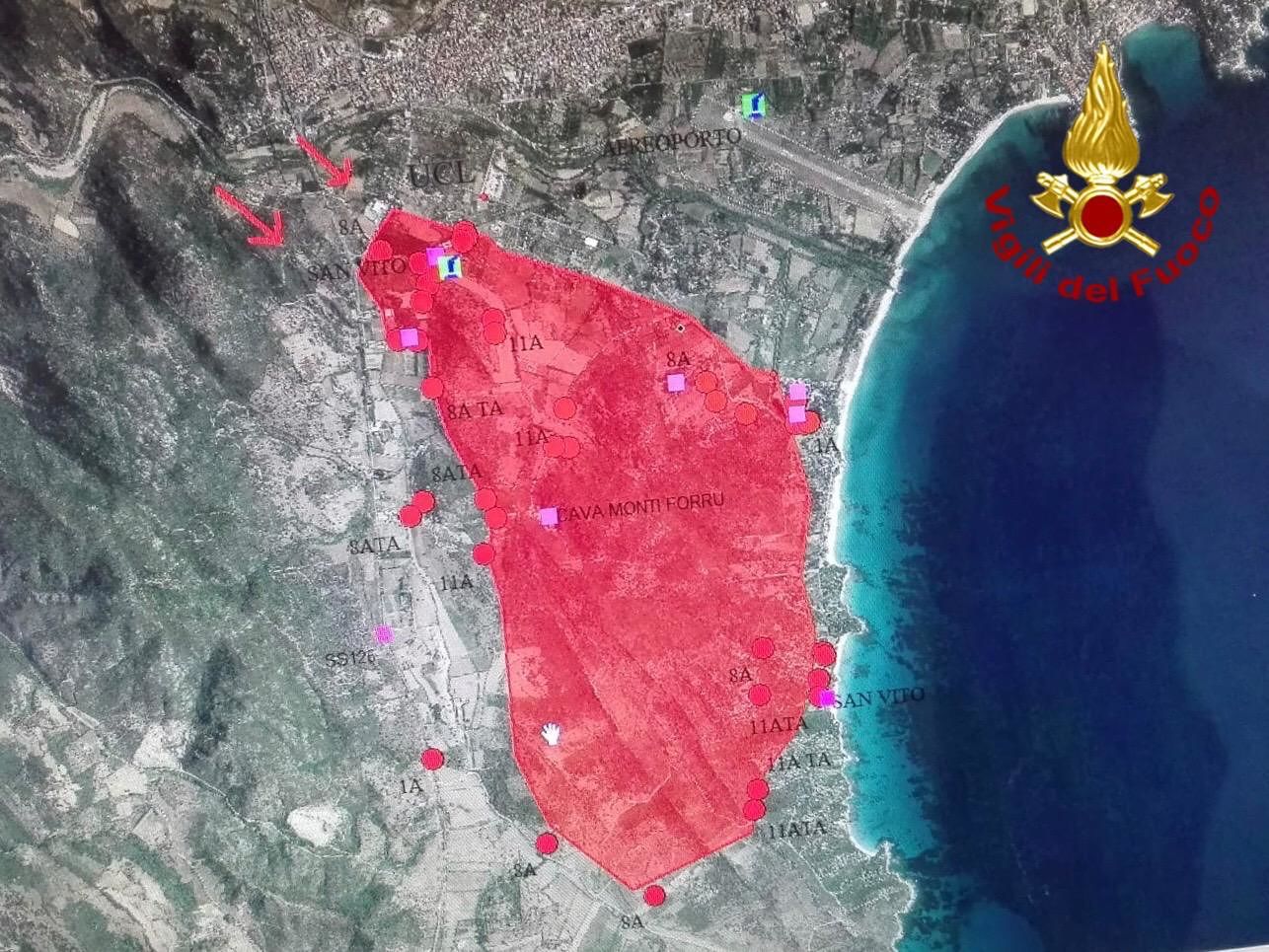 Danni ingenti a Tortolì, distrutti 800 ettari: anziana donna salvata dalle fiamme