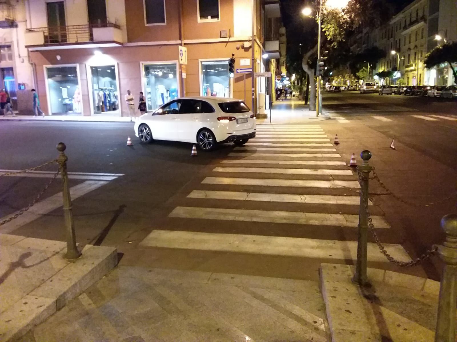 Incidente in via Alghero a Cagliari, il 71enne è stato investito sulle strisce