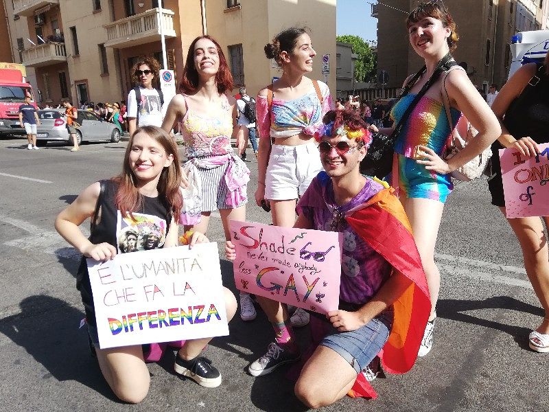 Cagliari si colora per il Sardegna Pride: “Siamo tantissimi e in lotta per i nostri diritti”