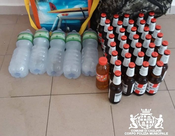 Cagliari, vendevano bibite al Poetto senza autorizzazioni: mille euro di multa per 4 abusivi