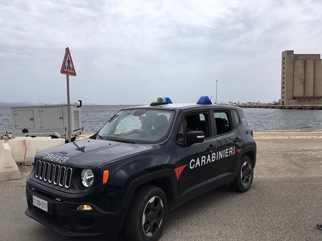 Sant’Antioco, nuovo sbarco di algerini: trovati dai carabinieri insieme al barchino