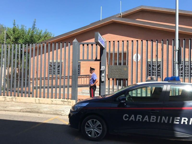 Assurdo incidente a Capoterra, auto sbatte contro una cassaforte rubata e abbandonata in strada