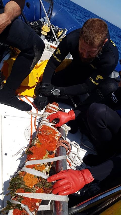 Golfo di Cagliari, un ceppo in piombo di 100 kg del III secolo ritrovato dai carabinieri subacquei